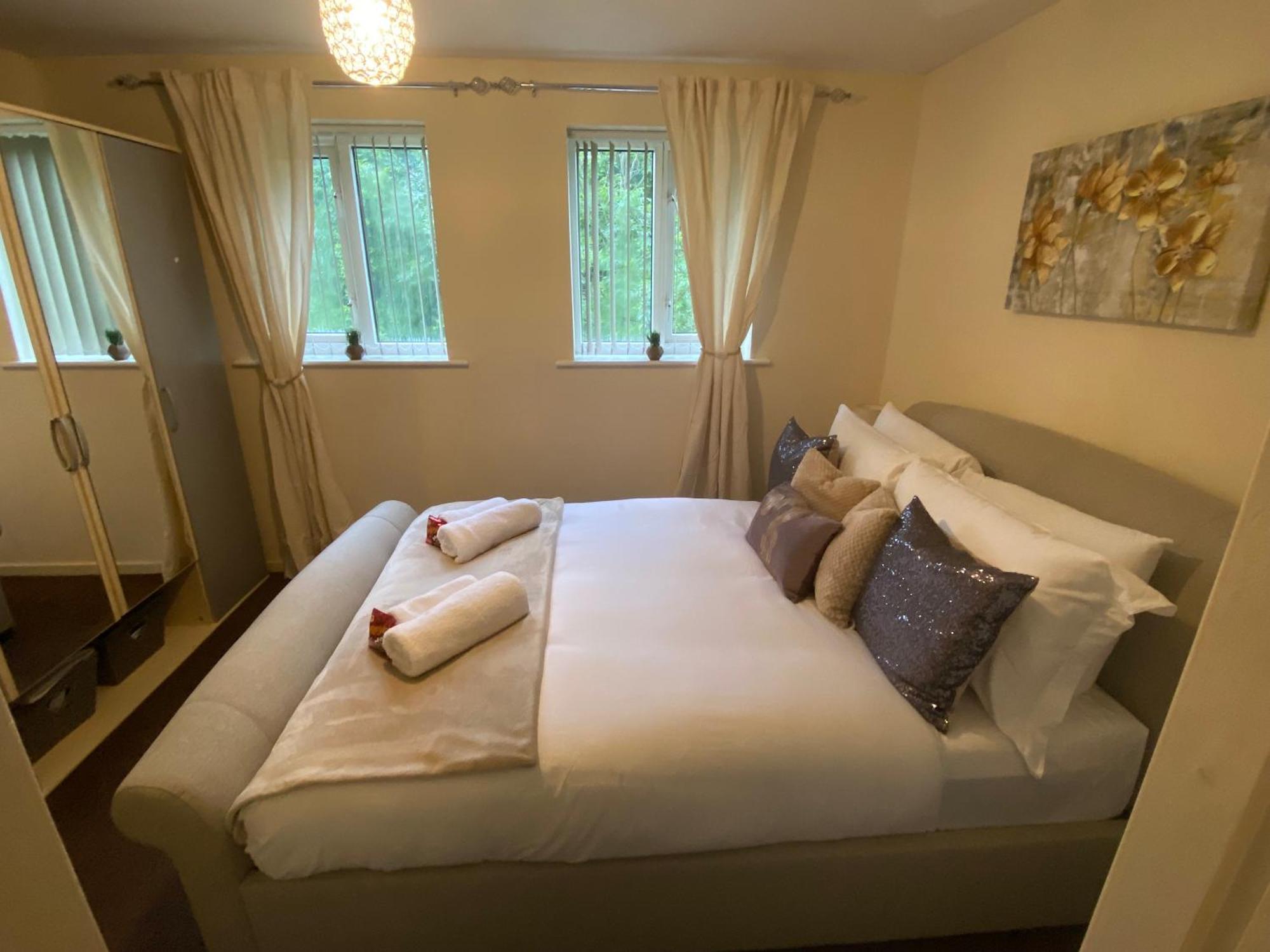 Lovely 2 Dbl Bed Apartment Near Heaton Park And North Manchester Hospital With Parking Buitenkant foto