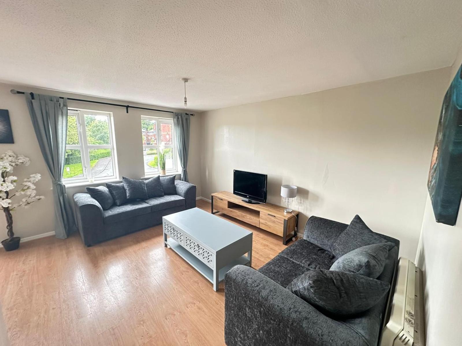 Lovely 2 Dbl Bed Apartment Near Heaton Park And North Manchester Hospital With Parking Buitenkant foto