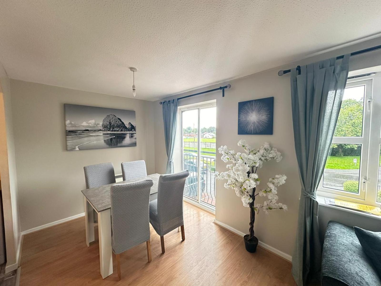 Lovely 2 Dbl Bed Apartment Near Heaton Park And North Manchester Hospital With Parking Buitenkant foto